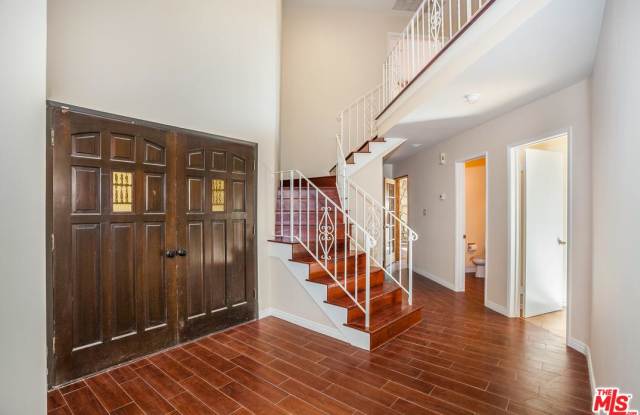 4078 BAKMAN Avenue Gallery 4