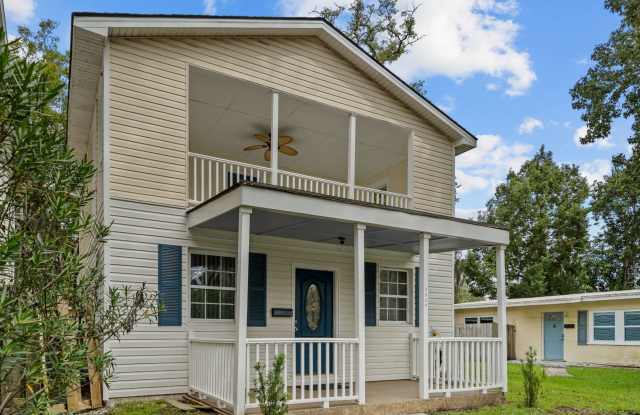 Charming 4-Bedroom Home Near Downtown Savannah with Spacious Yard Gallery 3