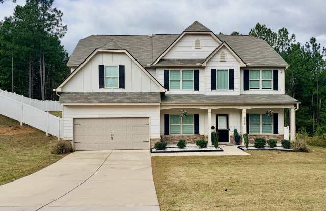 Spacious 4-Bedroom, 3-Bath Home with Expansive Backyard & Covered Patio! Gallery 1