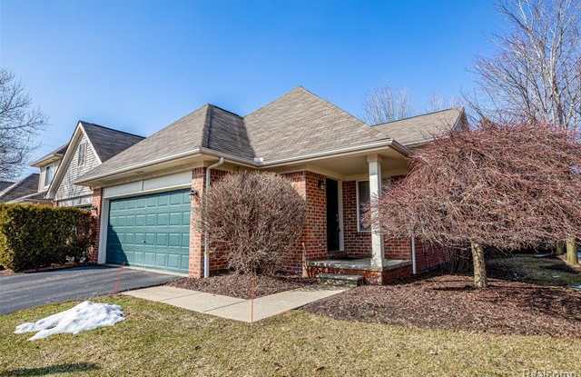 621 MACWILLIAMS Lane - 621 Macwilliams Lane, Royal Oak, MI 48067