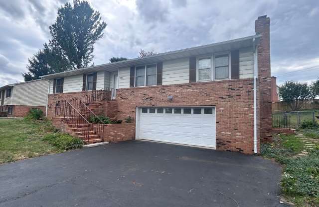 Spacious 3 Bedroom Home Close to JMU, EMU & Downtown Harrisonburg! photos photos