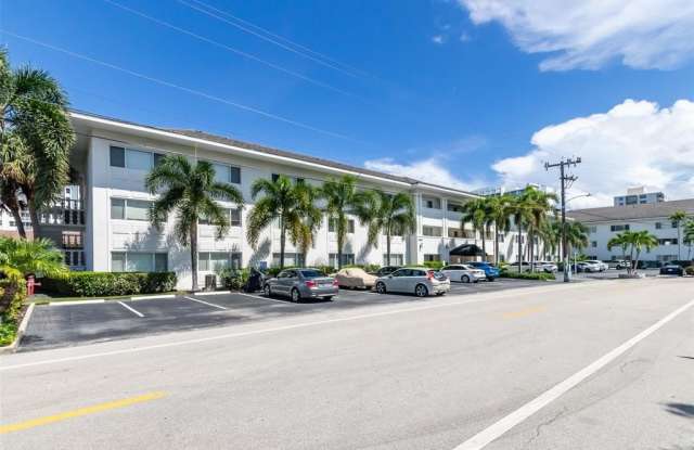 2881 NE 32nd St photos photos