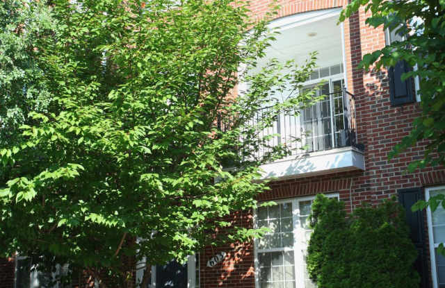 603 GARDEN VIEW SQUARE Gallery 2