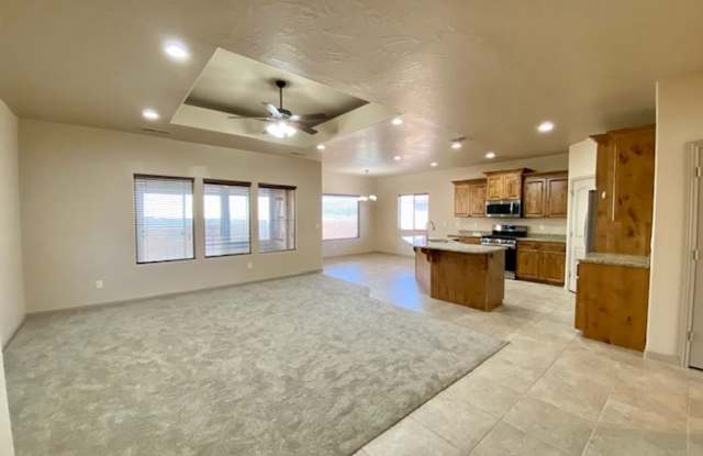 SPACIOUS HURRICANE HOME FOR RENT photos photos
