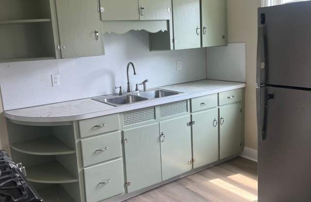 3 bedroom Brick Cape Cod in Carlisle Gallery 3