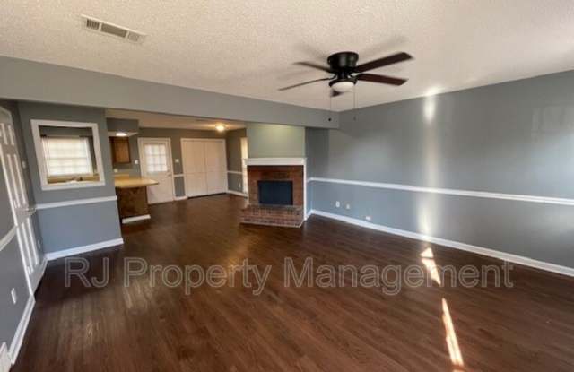 5560 Blossom Ln Gallery 4