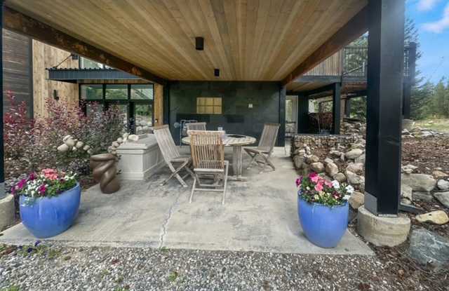 Studio Apartment on Wellington in Breck! Utilities included. Year Lease photos photos