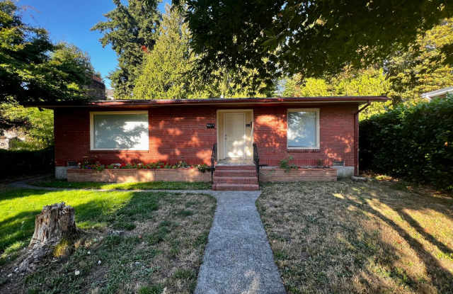 Home in Bremerton close to PSNS. photos photos