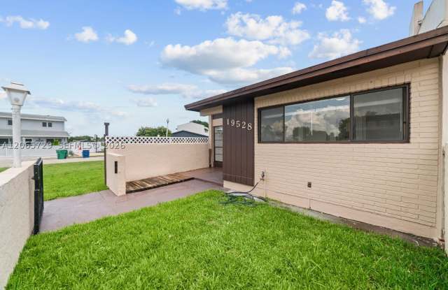 19528 NW 55th Cir Pl Gallery 4