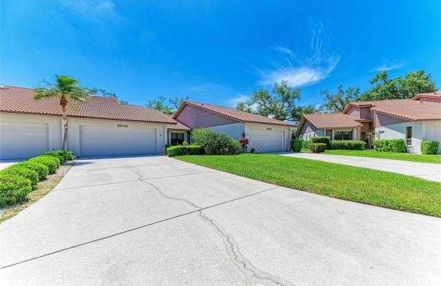 3946 WILSHIRE Circle E photos photos