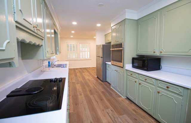 Renovated 5BR Home Minutes from Downtown Columbia | Two Full Kitchens + Fenced Yard ~ Available August 2027! Gallery 4