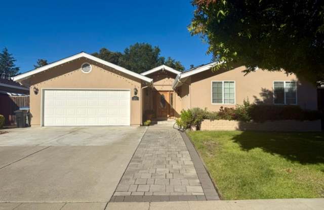 Gorgeous 4-bedroom, 2.5-bathroom home located in the Noddin Area. Available Now! Gallery 4
