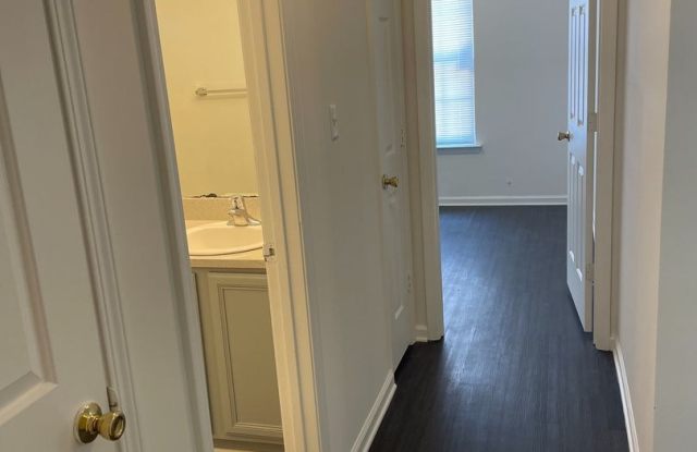 Room in 3 Bedroom Home at Tennyson Dr Gallery 3