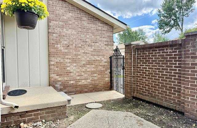 2852 Trailwood Drive Gallery 3