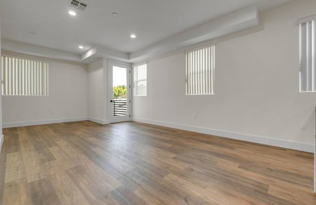 A beautifully designed and renovated 4 bed / 4 1/2 bath townhome located in the desirable Sawtelle neighborhood on the Westside of Los Angeles is now available! photos photos