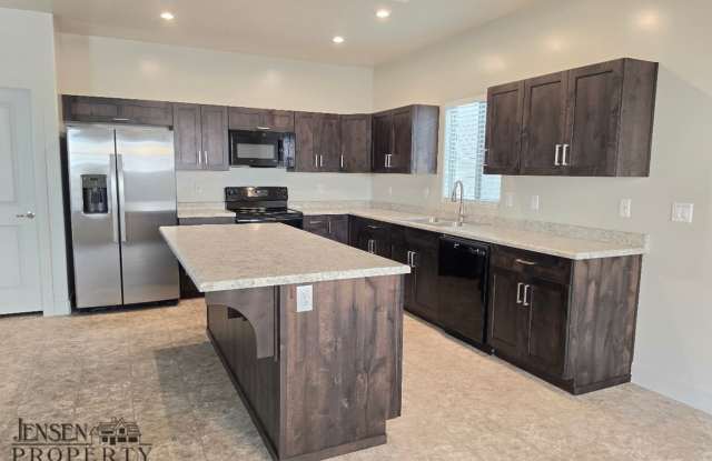 Beautiful 4 Bedroom in Red Trails Gallery 4