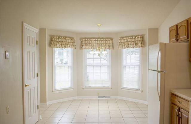 9661 Market Gallery 2