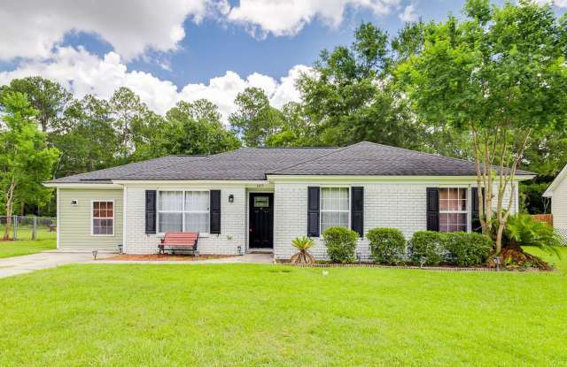 Freshly Painted 4 Bed Home on Huge Lot with no HOA! photos photos
