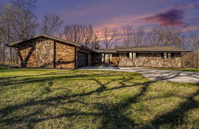 Beautiful Home in Ponca Hills - 3935 Kristy Plaza, Douglas County, NE 68112