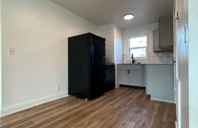 2 Bedroom / 1 Bathroom 2nd floor apartment! - 203 Parkview Boulevard, Waterloo, IA 50702 2 Bedroom / 1 Bathroom 2nd floor apartment! - 203 Parkview Boulevard, Waterloo, IA 50702