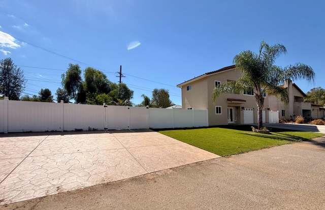 Spacious 4BR/4BA Lakeside Home with Solar, Pool & RV Parking Gallery 4