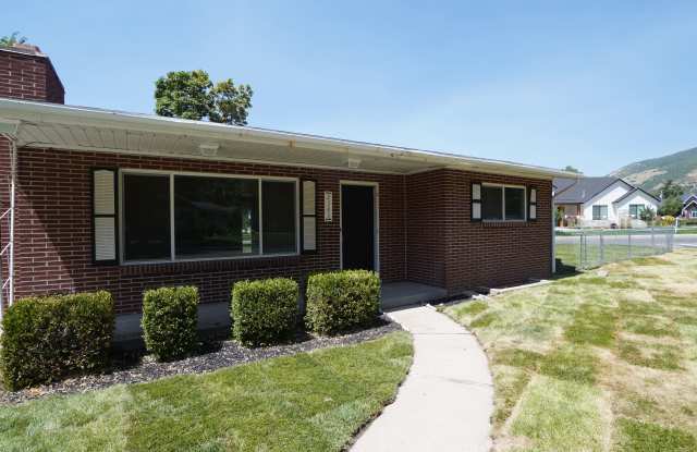2383 Oakridge Dr photos photos