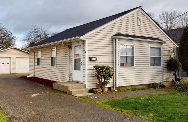 South Park 2 bed 1 bath cottage with 2 car detached garage - great off street parking. Avail April 10th! - 816 South Henderson Street, Seattle, WA 98108