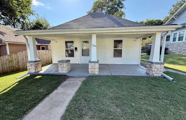 Charming 2-Bedroom Home with Garage and Fenced Yard photos photos Charming 2-Bedroom Home with Garage and Fenced Yard photos photos