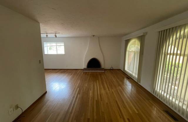 Spacious 4-Bedroom Spanish Style Home for Rent! Gallery 3