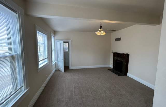 4 bedroom, 2 bath home on west side of Colorado Springs Gallery 3