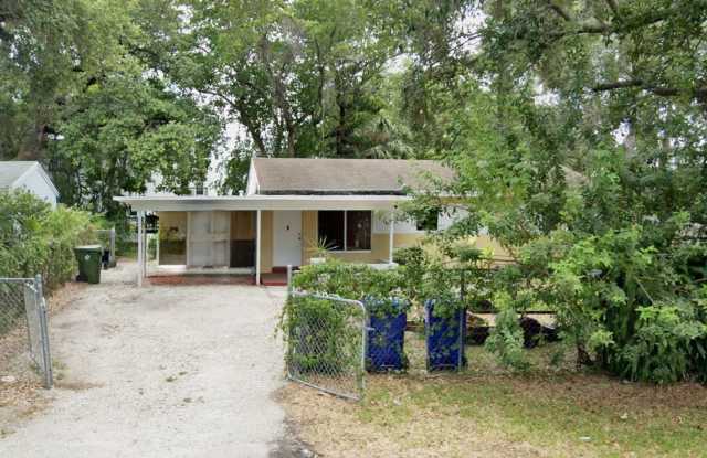 Large 3-1 house NEW CENTRAL AC Gallery 3