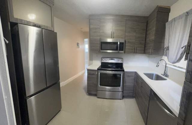 811 NW 6 Avenue - 1 photos photos
