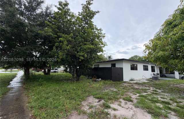 1200 NW 18th Ct Gallery 3