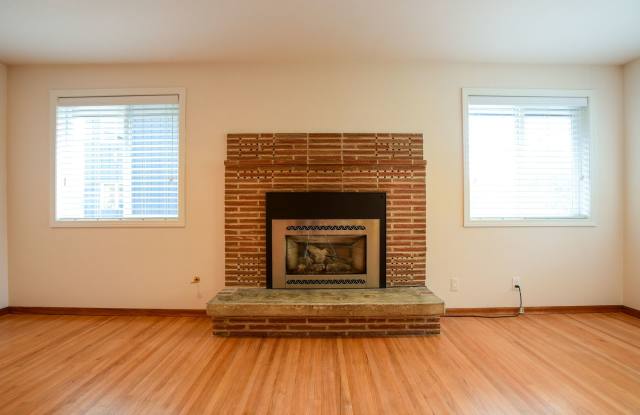 Beautiful 4 bedroom plus office home in Ballard Gallery 3