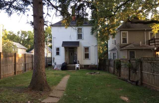 3 bedroom 1 bath single family home with yard. Gallery 4
