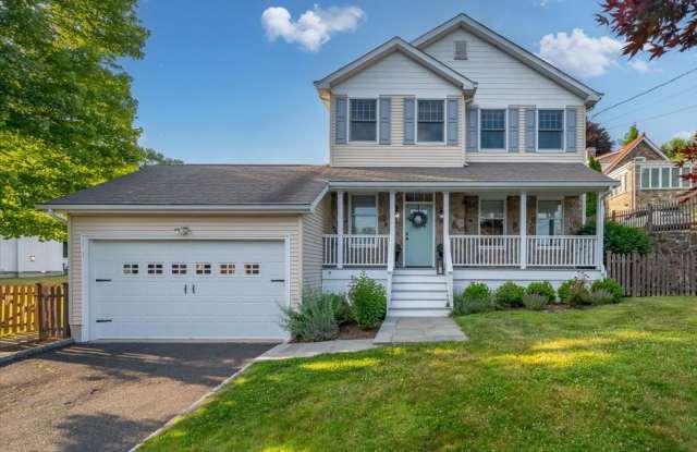 Beautifully Renovated 4 Bedroom 2.5 Bathroom Colonial photos photos