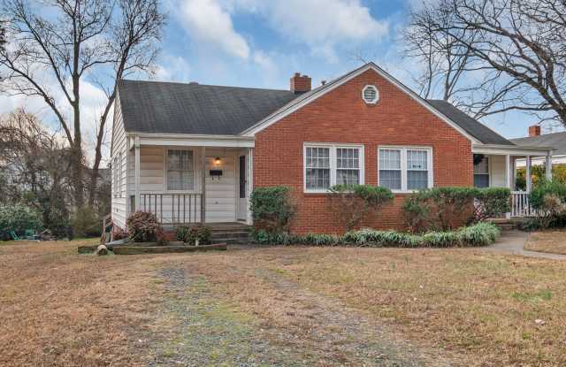 Gorgeous 2BR/1BA Duplex near Selwyn and Park Rd Hotspots! photos photos