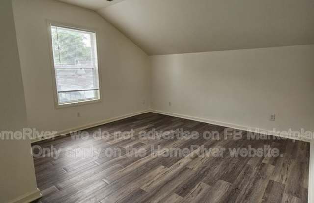 514 E Washington St Gallery 4