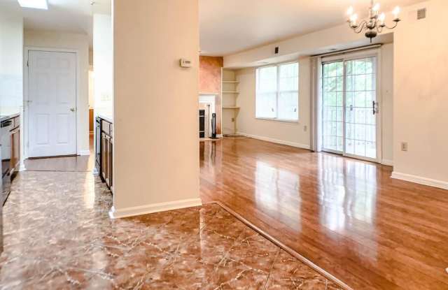9704 Lake Point Ct 302 Gallery 3