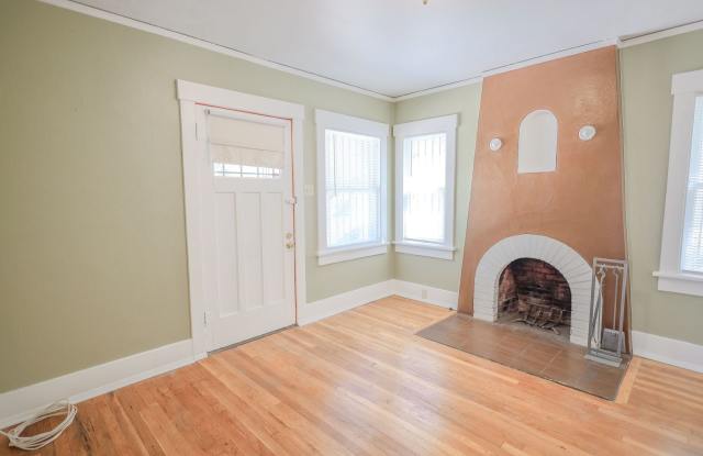 NOW ACCEPTING PETS! ACROSS STREET FROM U OF A!!! photos photos