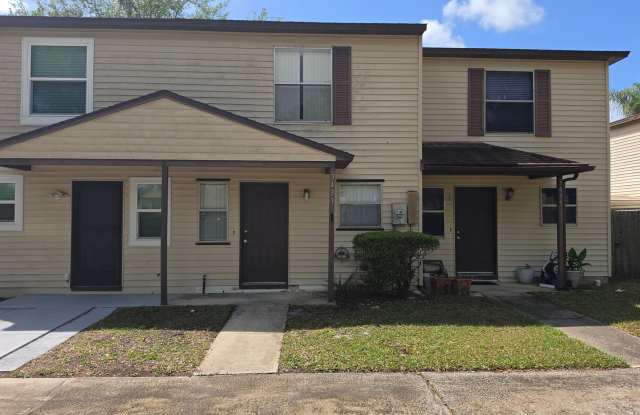 FOR RENT!! CLEAN AND COZY TWO STORY TOWNHOME (PRIVATE YARD)... photos photos