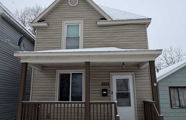 AVAILABLE NOW - 4 bed/1.5 bath Home In Superior photos photos