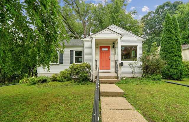 Beautifully updated 4 BE Bungalow in Kensington, awesome deck overlooking large backyard! photos photos