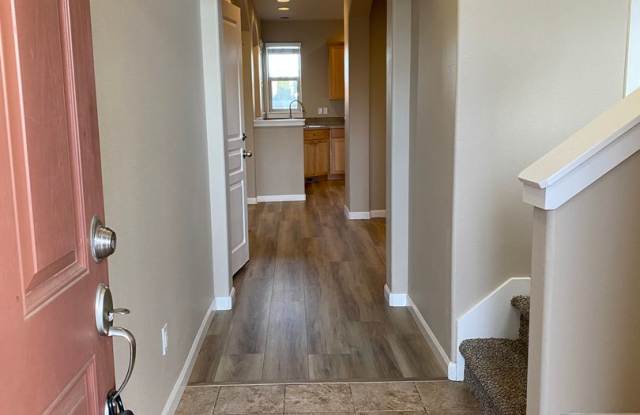 Light & bright home in Sun Meadow! Gallery 4