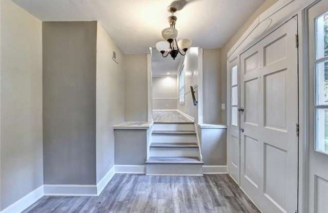 2736 Eaton Place Gallery 3