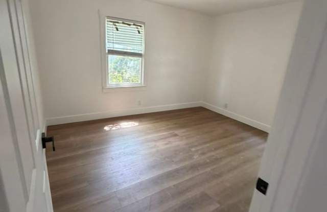 BEAUTIFUL HOME IN ORANGE. MOVE IN READY!. Gallery 3