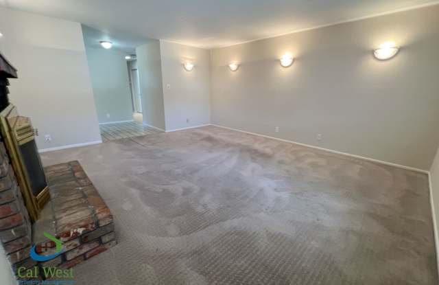 $3495 - 2 Bed/1.5 Bath Duplex in Santa Clara w/ Attached Garage Gallery 3