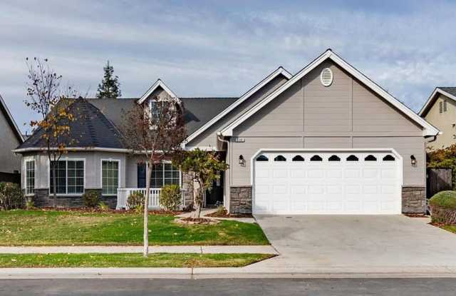 Immaculate Clovis Home! Stylish Updates + Prime Location! - 539 Prescott Avenue, Clovis, CA 93619