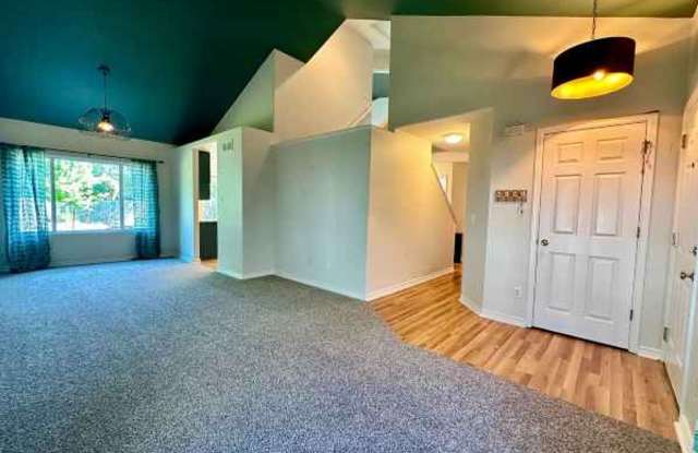 Beautiful 5 Bedroom Home in Erie Gallery 3