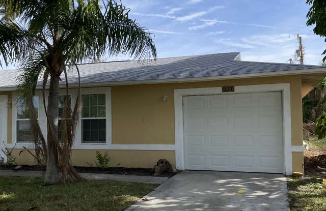 2505 NE 22nd Pl photos photos